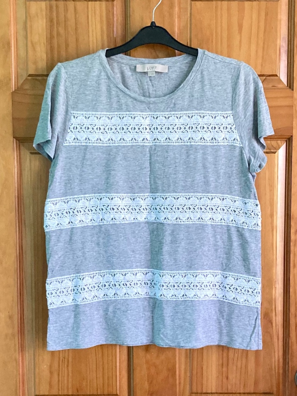 Women’s size large Ann Taylor LOFT gray T shirt with white lace